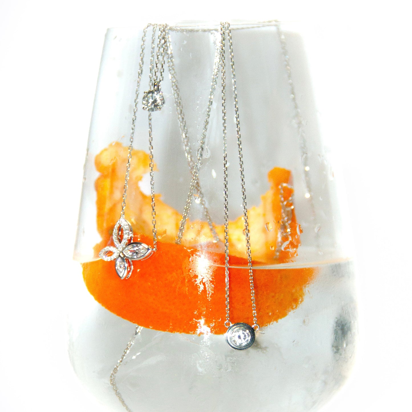 LUCÍA Bezel Solitaire Necklace