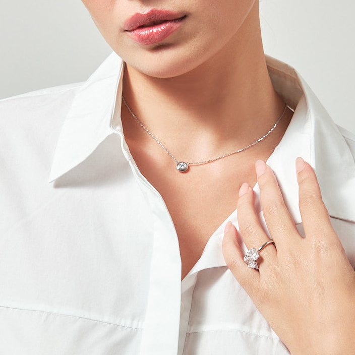 LUCÍA Bezel Solitaire Necklace