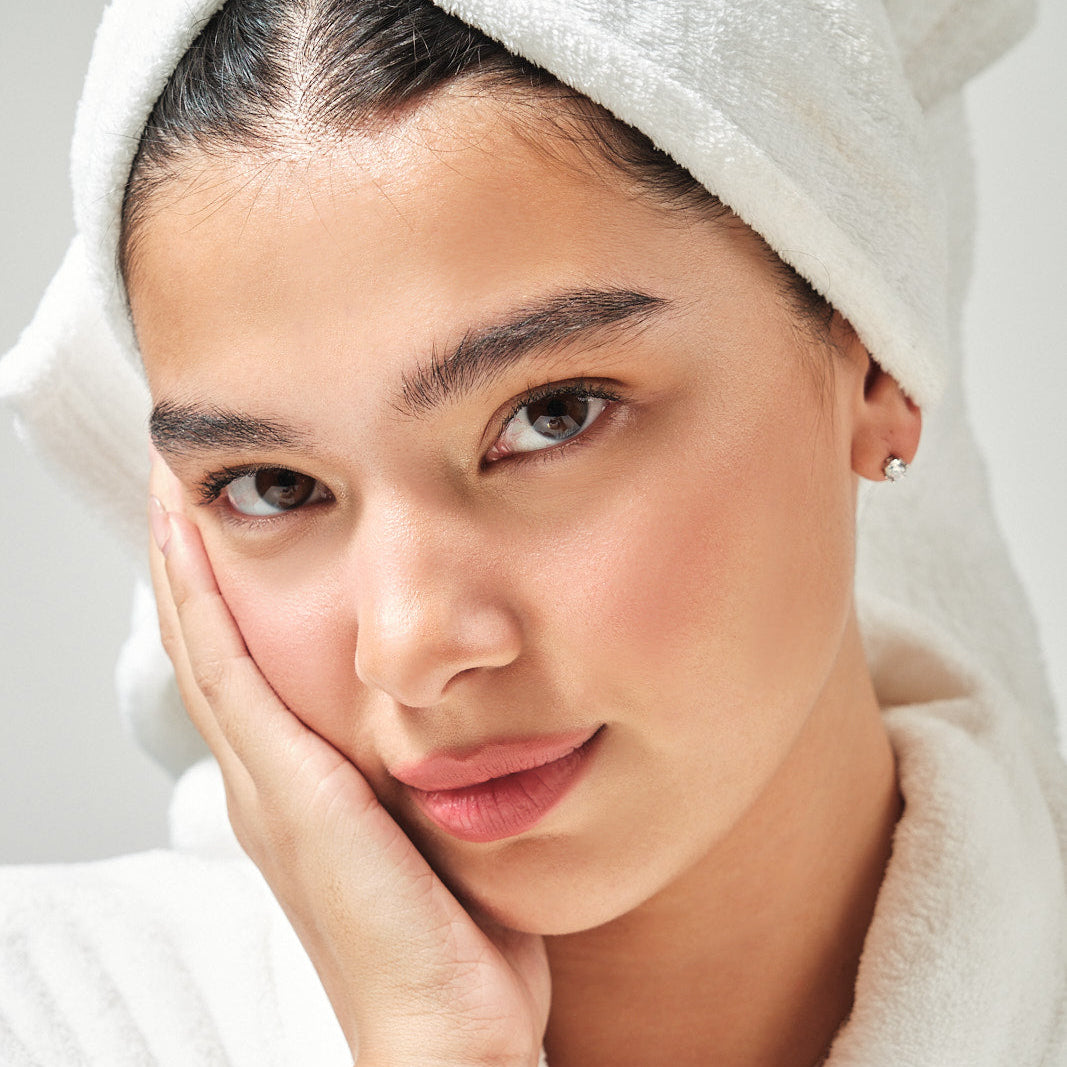 MIRA White Gold Stud Earrings